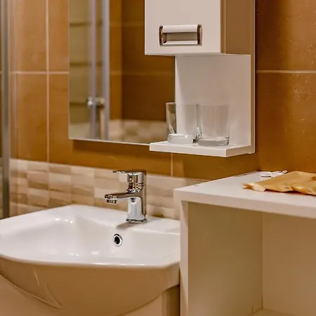 Airstar 4* Surčin