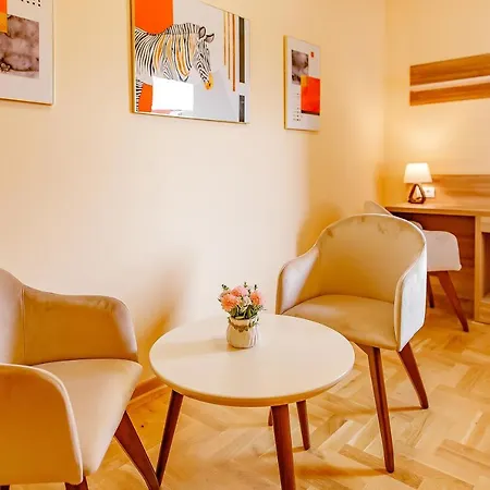 Airstar 4* Surčin