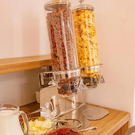 Airstar Hotel Surcin